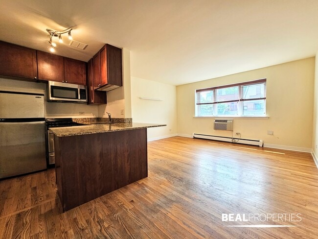 property at 625 W Wrightwood Ave