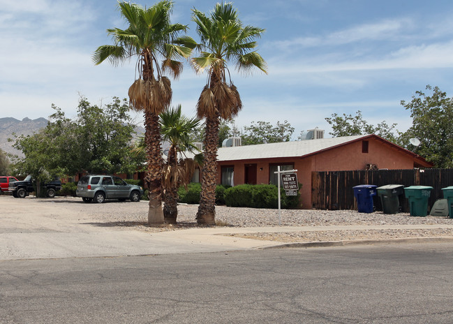 3703-3713 1/2 E Blacklidge Dr in Tucson, AZ - Foto de edificio - Building Photo