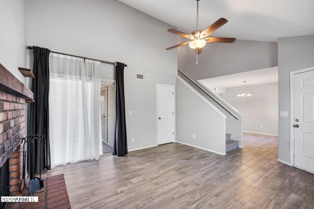 222 W Brown Rd in Mesa, AZ - Building Photo