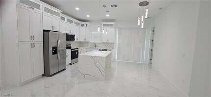 929 Eisenhower Blvd in Lehigh Acres, FL - Building Photo - Building Photo