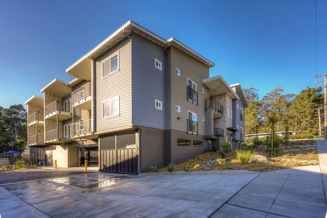 Mavericks Apartments in Half Moon Bay, CA - Foto de edificio - Building Photo