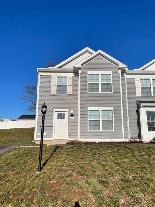 3618 Kortni Dr in Dover, PA - Building Photo