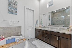 1925 Shearn St in Houston, TX - Building Photo