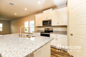 13650 Paxton Blvd in Saint Hedwig, TX - Building Photo - Building Photo