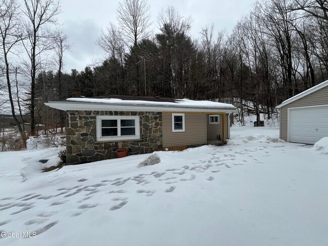 2150 NY-143 in Alcove, NY - Building Photo - Building Photo