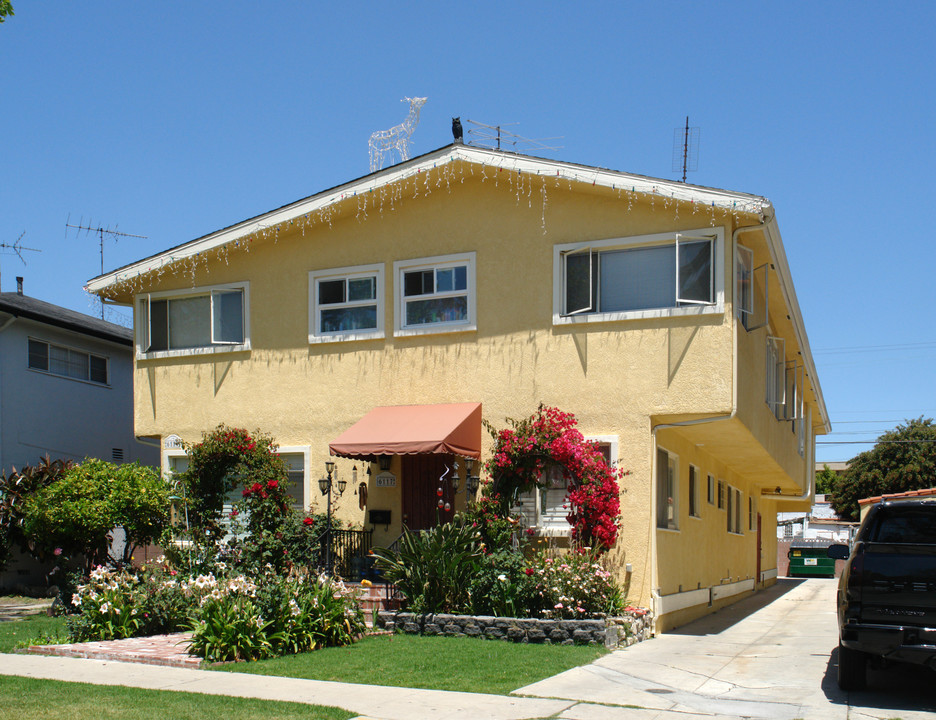 6117 Cashio St in Los Angeles, CA - Building Photo