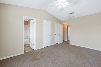 12400 Brookglade Cir in Houston, TX - Building Photo - Building Photo