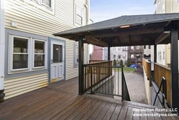 119 Sherman Rd in Boston College, MA - Foto de edificio - Building Photo