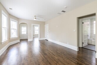 2754 S Logan Ave, Unit 2754 Upper in Milwaukee, WI - Foto de edificio - Building Photo
