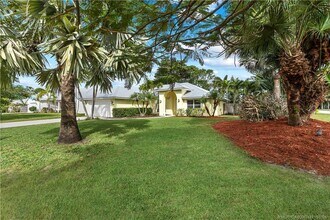 4469 SE Tall Pines Ave in Stuart, FL - Building Photo - Building Photo
