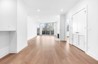 914 W Hubbard St in Chicago, IL - Building Photo - Building Photo