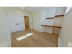 8026 Kiriak Link SW in Edmonton, AB - Building Photo - Building Photo