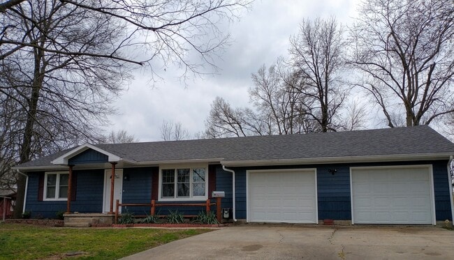 property at 1115 W Ashland St