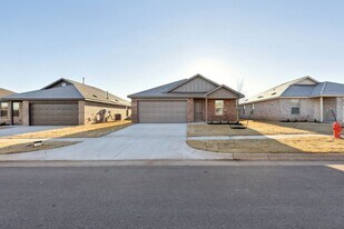 12604 Huntington Rdg Wy in Oklahoma City, OK - Building Photo