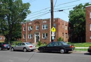 2800 O St SE in Washington, DC - Building Photo - Building Photo