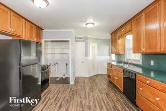 1225 19th Ave N in Texas City, TX - Building Photo - Building Photo