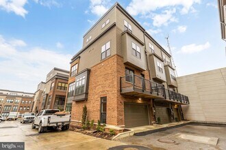 5414 Goshawk Aly in Bethesda, MD - Foto de edificio - Building Photo