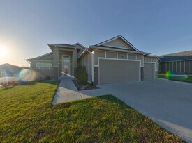 1377 S Sierra Hls St in Wichita, KS - Building Photo