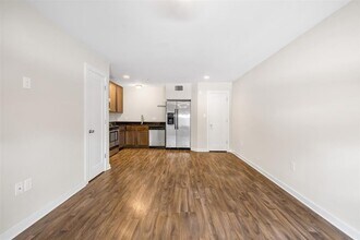 924 E 51st St in Austin, TX - Building Photo - Building Photo