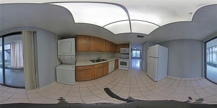 5900 Village Cir N in Orlando, FL - Building Photo - Building Photo