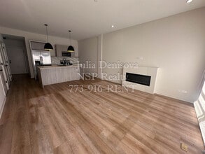 3207 N Narragansett Ave in Chicago, IL - Foto de edificio - Building Photo