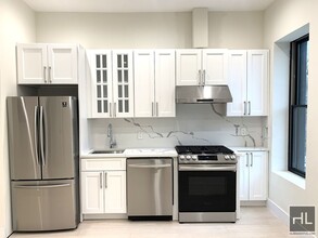 370 Marion St, Unit 1 in Brooklyn, NY - Building Photo - Building Photo
