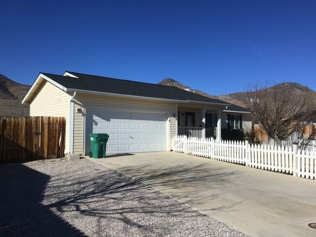 property at 10 Gulch Ct