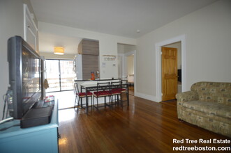 1722 Commonwealth Ave, Unit 4 in Boston, MA - Building Photo - Building Photo