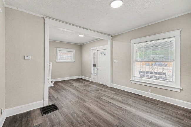 3205 E 31st St in Kansas City, MO - Building Photo - Building Photo