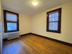 168 Cedar St, Unit 1st FL in Cliffside Park, NJ - Building Photo - Building Photo
