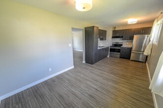 9306-93108 108 Ave in Grande Prairie, AB - Building Photo - Building Photo