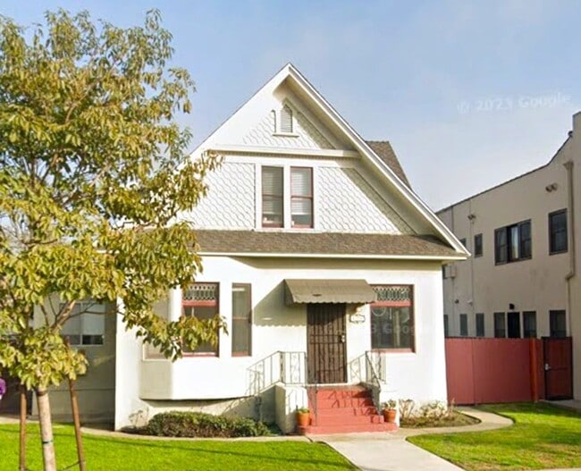 property at 828 Obispo Ave