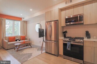 1806 I St NE in Washington, DC - Foto de edificio - Building Photo