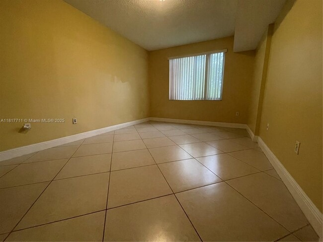 6984 SW 39th St in Davie, FL - Building Photo - Building Photo