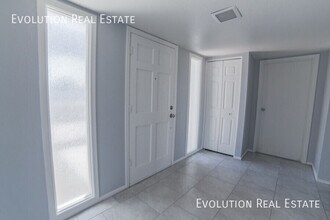 2110 S Shannon Dr in Tempe, AZ - Building Photo - Building Photo