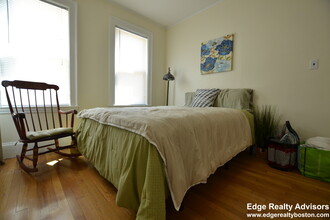 74 Hunnewell Ave in Boston, MA - Foto de edificio - Building Photo