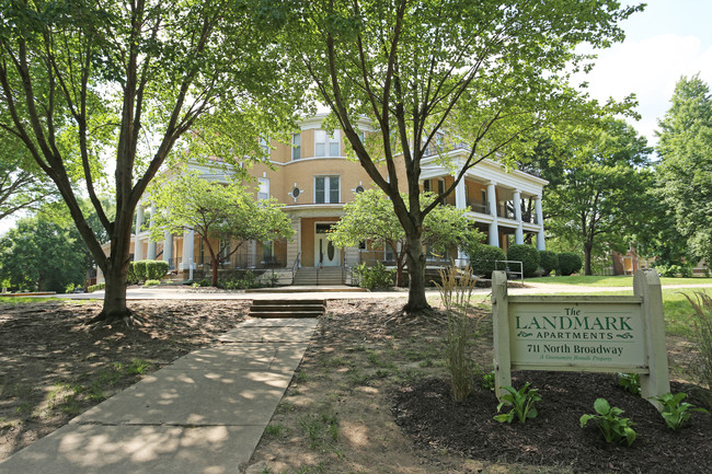 Landmark Apartments in Leavenworth, KS - Building Photo - Building Photo