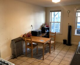 355 Boston Ave, Unit 1 in Medford, MA - Foto de edificio - Building Photo