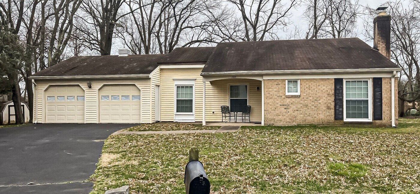 1724 Fantasia Cir in Herndon, VA - Building Photo