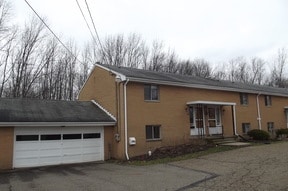 1702 Rosemont Rd SW in Alliance, OH - Foto de edificio - Building Photo