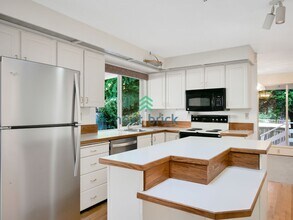 17128 NE 23rd Pl in Bellevue, WA - Building Photo - Building Photo