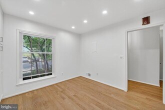 4843 Sangamore Rd in Bethesda, MD - Building Photo - Building Photo