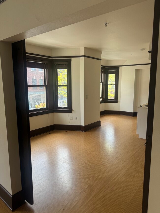 Louisa Hotel in Seattle, WA - Foto de edificio - Building Photo