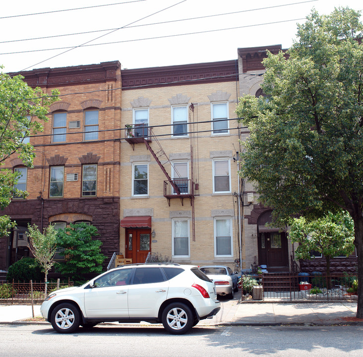 2404 Palisade Ave in Weehawken, NJ - Foto de edificio