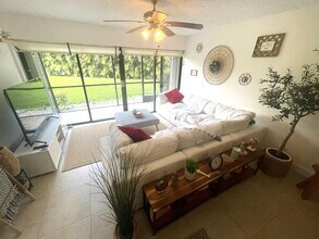 2500 Presidential Way in West Palm Beach, FL - Building Photo - Building Photo