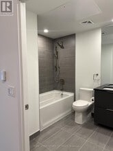 1 Fairview Rd E in Mississauga, ON - Building Photo - Building Photo