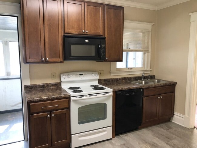 614 S Clinton St in Iowa City, IA - Building Photo - Building Photo