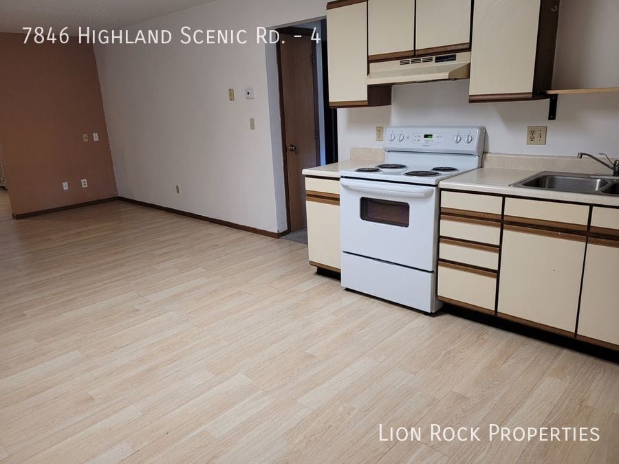 7846 Highland Scenic Dr in Baxter, MN - Building Photo