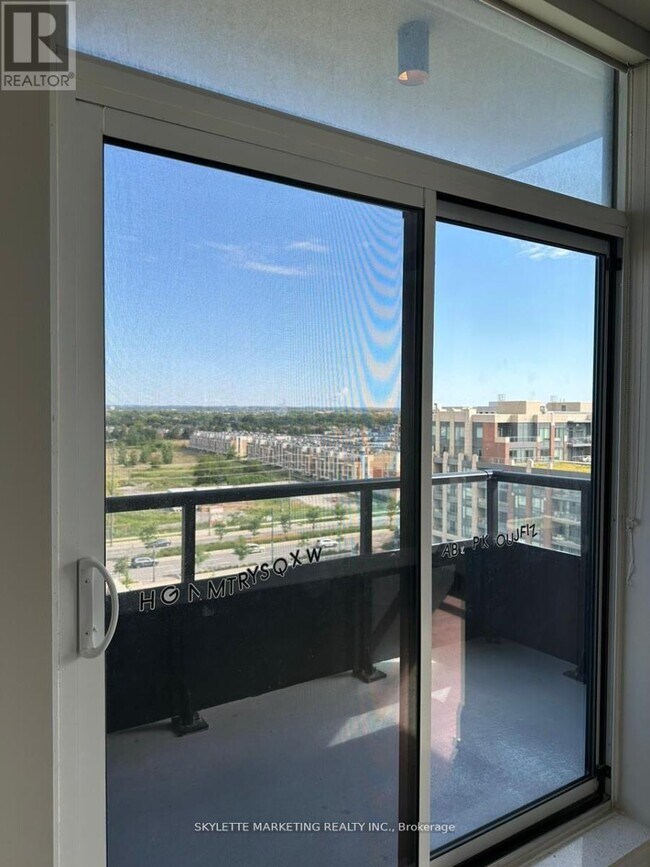 15 Water Walk Dr in Markham, ON - Building Photo - Building Photo