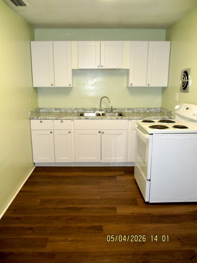 802 Lewis Dr in Daytona Beach, FL - Building Photo - Building Photo